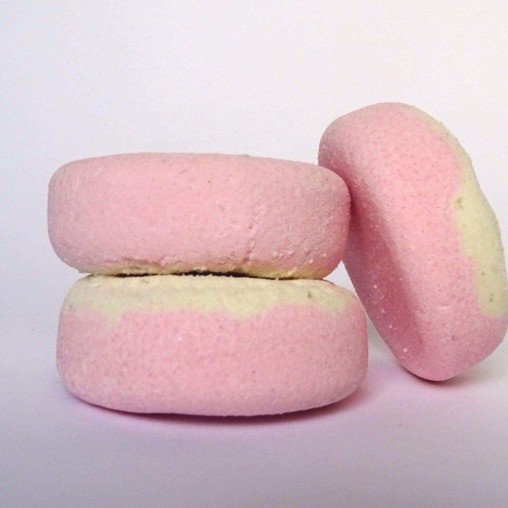 Luxurious bath bomb for relaxation, soft skin, and glowing finish - Skinflora UAE | قنبلة الاستحمام الفاخرة للاسترخاء وترطيب البشرة ولمعان مشرق - سكينفلورا الإمارات