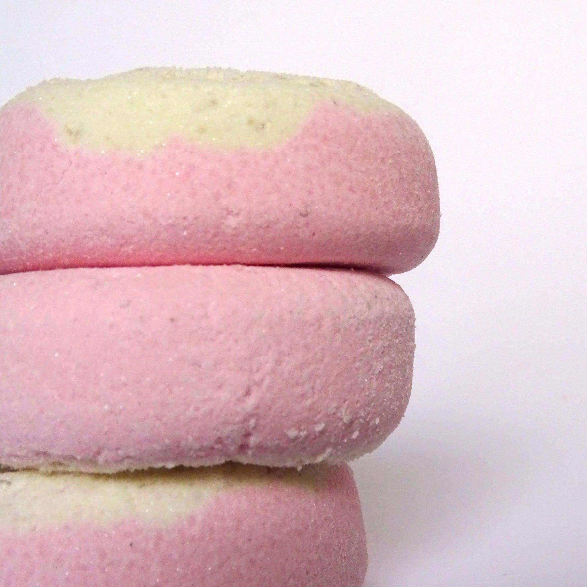 Luxurious bath bomb for relaxation, soft skin, and glowing finish - Skinflora UAE | قنبلة الاستحمام الفاخرة للاسترخاء وترطيب البشرة ولمعان مشرق - سكينفلورا الإمارات