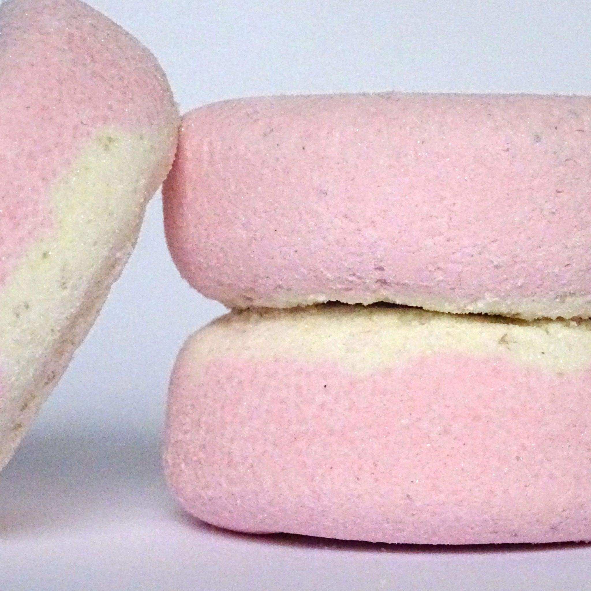 Luxurious bath bomb for relaxation, soft skin, and glowing finish - Skinflora UAE | قنبلة الاستحمام الفاخرة للاسترخاء وترطيب البشرة ولمعان مشرق - سكينفلورا الإمارات