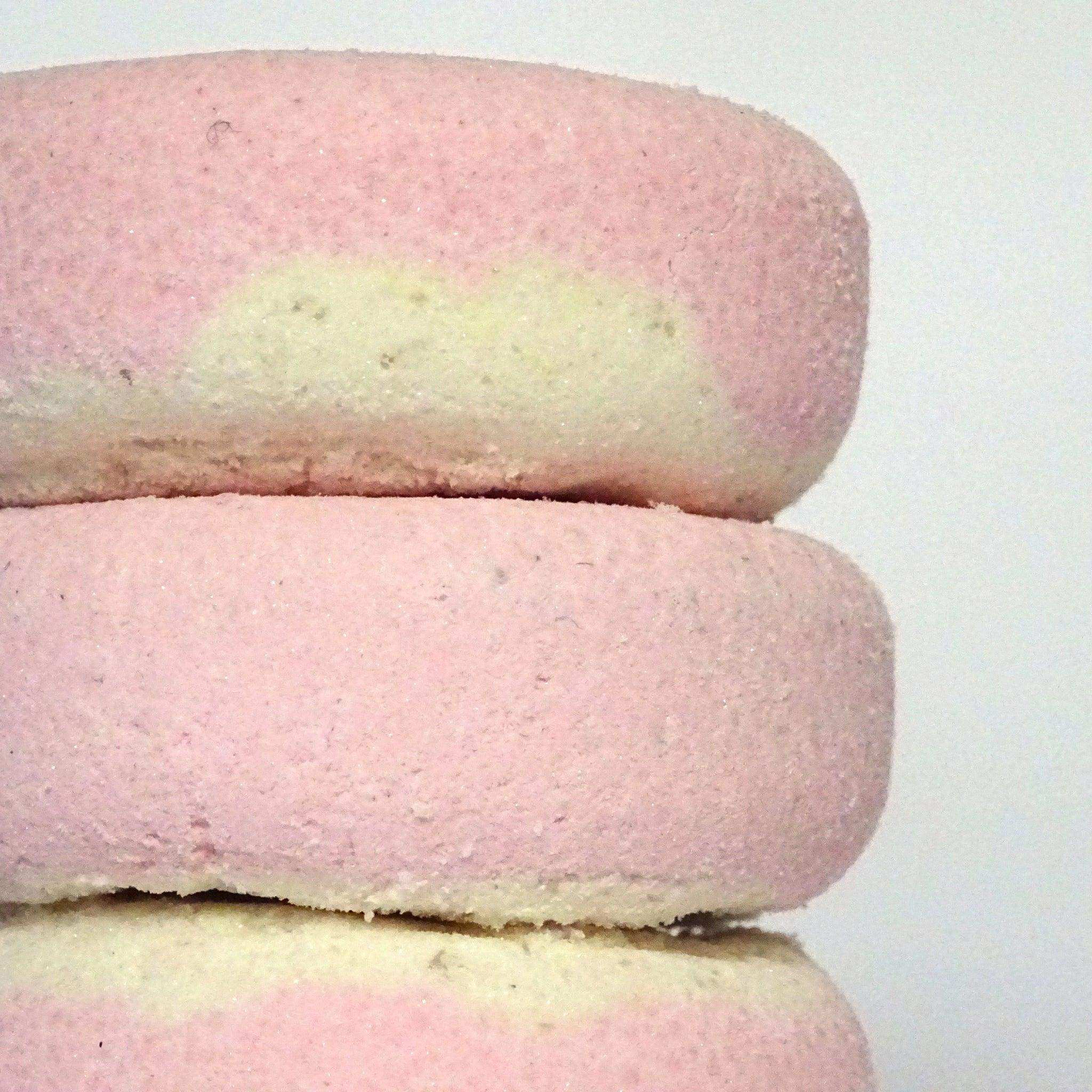 Luxurious bath bomb for relaxation, soft skin, and glowing finish - Skinflora UAE | قنبلة الاستحمام الفاخرة للاسترخاء وترطيب البشرة ولمعان مشرق - سكينفلورا الإمارات